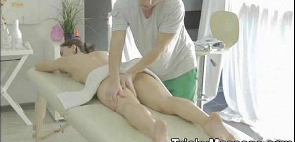  Adell - Trickymasseur